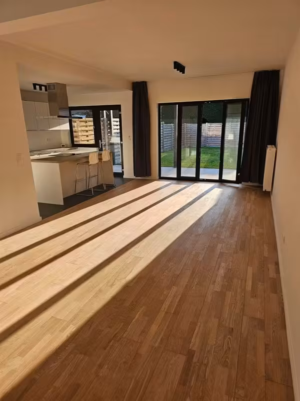 Gerenoveerde halfopen woning met 3 slaapkamers - 1