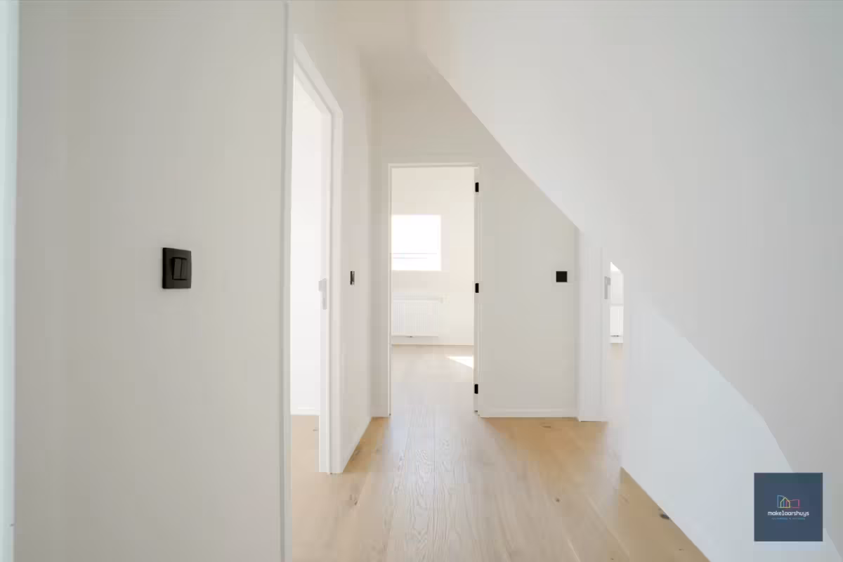 Stijlvol gerenoveerd 3 slaapkamerappartement met terras - 11