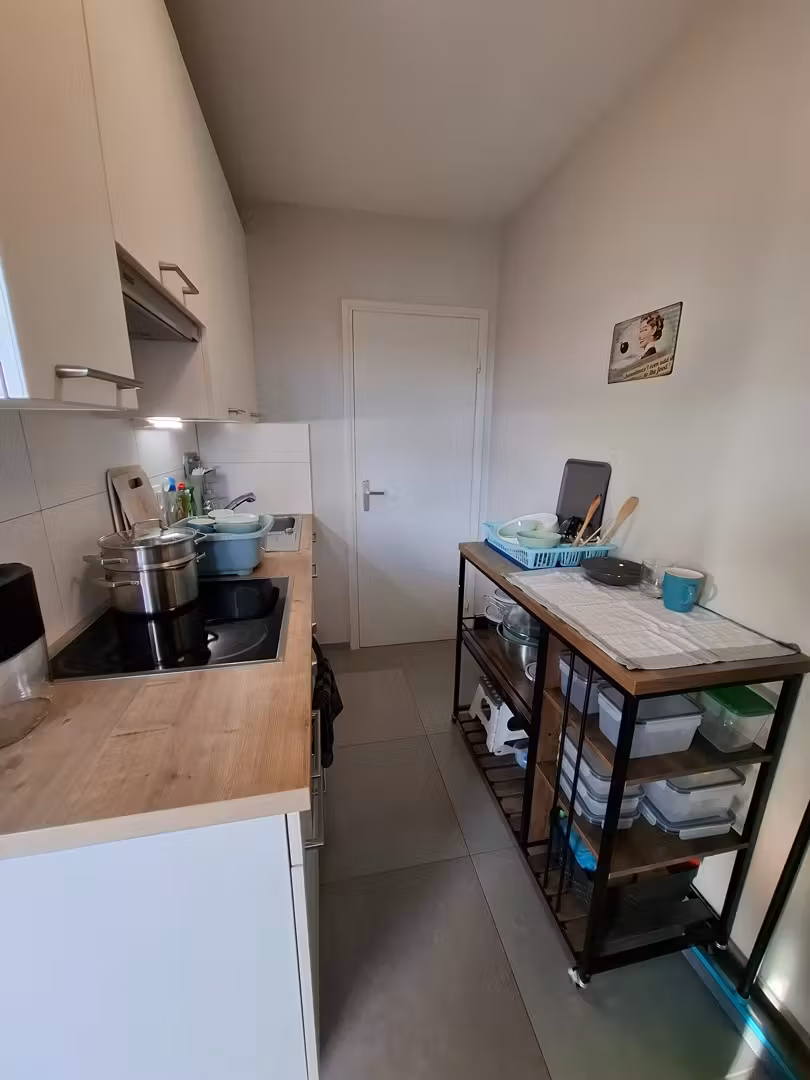 Ruime, instapklare en lichtrijke studio met groot terras aan de Coupure - 9