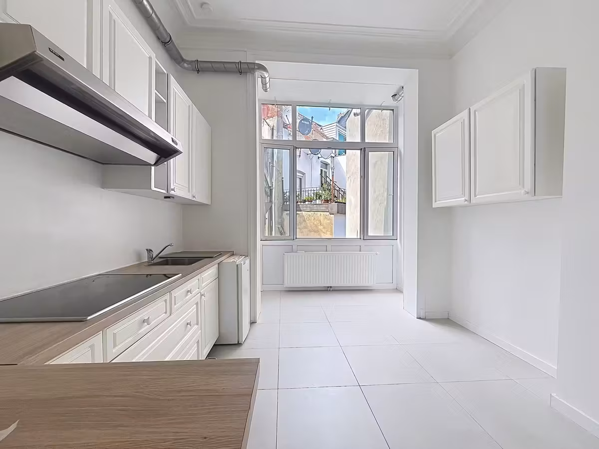 Lichtrijk appartement te huur met balkon in Schaarbeek - 10