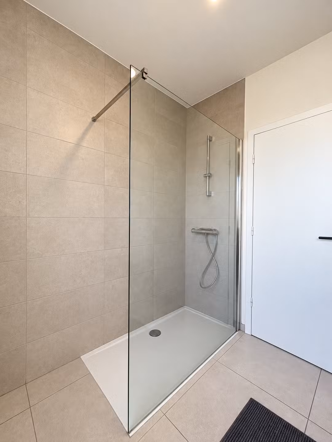 Spacious 3-bedroom apartment with large terrace - 17