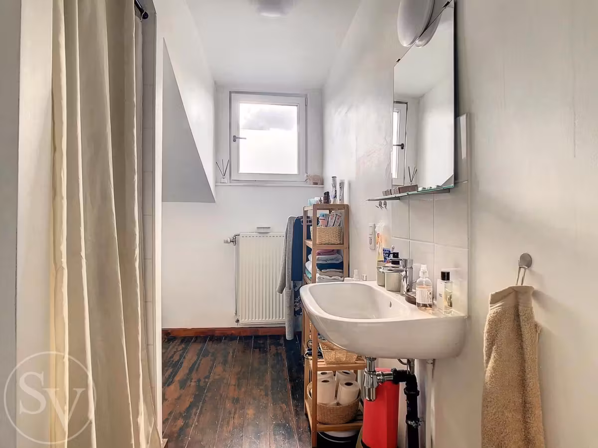 Charming one-bedroom apartment in a prime location - 4