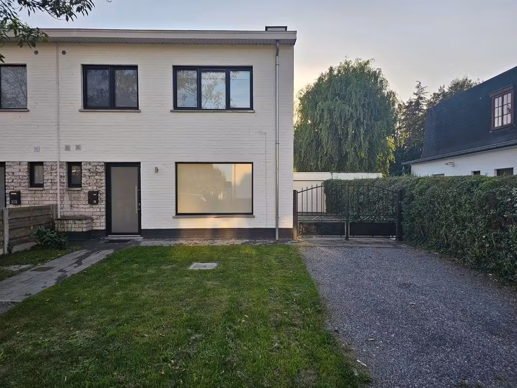 Gerenoveerde halfopen woning met 3 slaapkamers - 12
