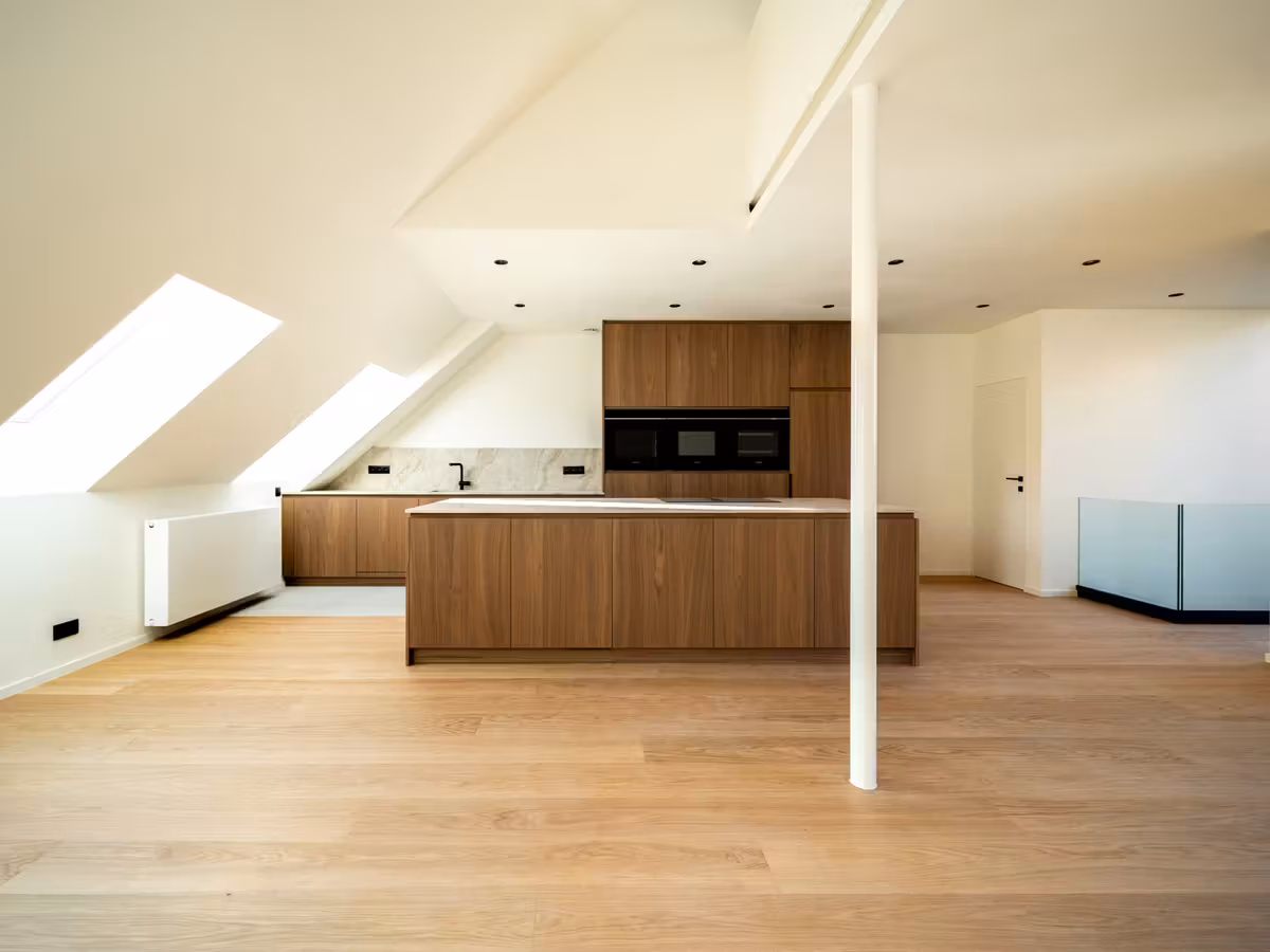 Renovated triplex penthouse near Louise - 8