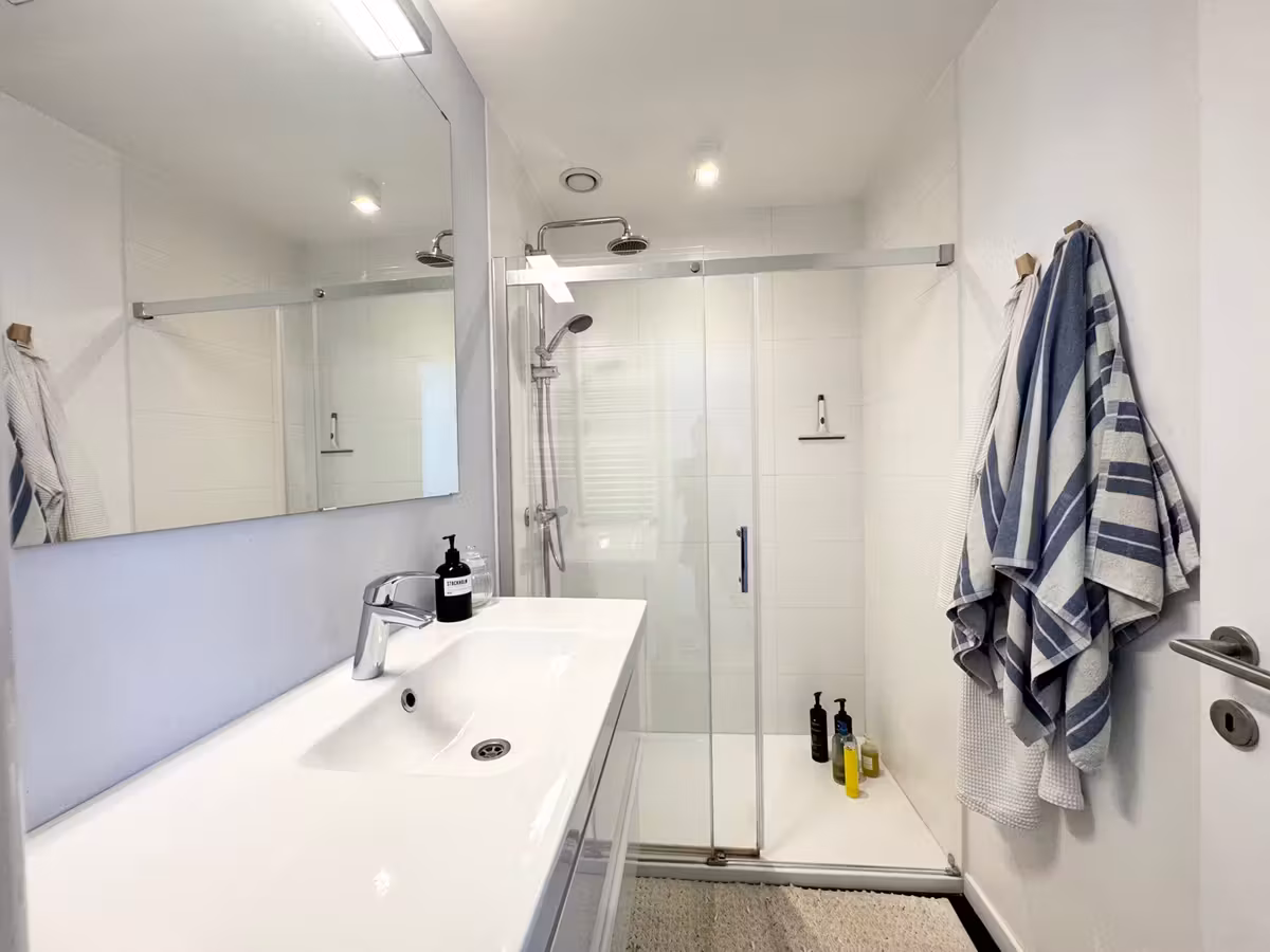 Furnished apartment with terrace near the European Quarter - 6
