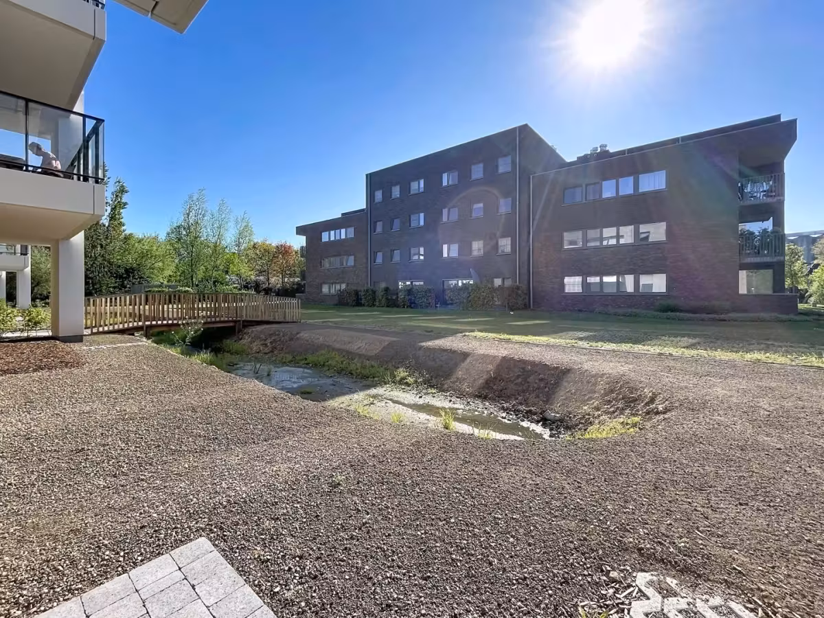 Lichtrijk 2 slaapkamer appartement te Oostakker - 12