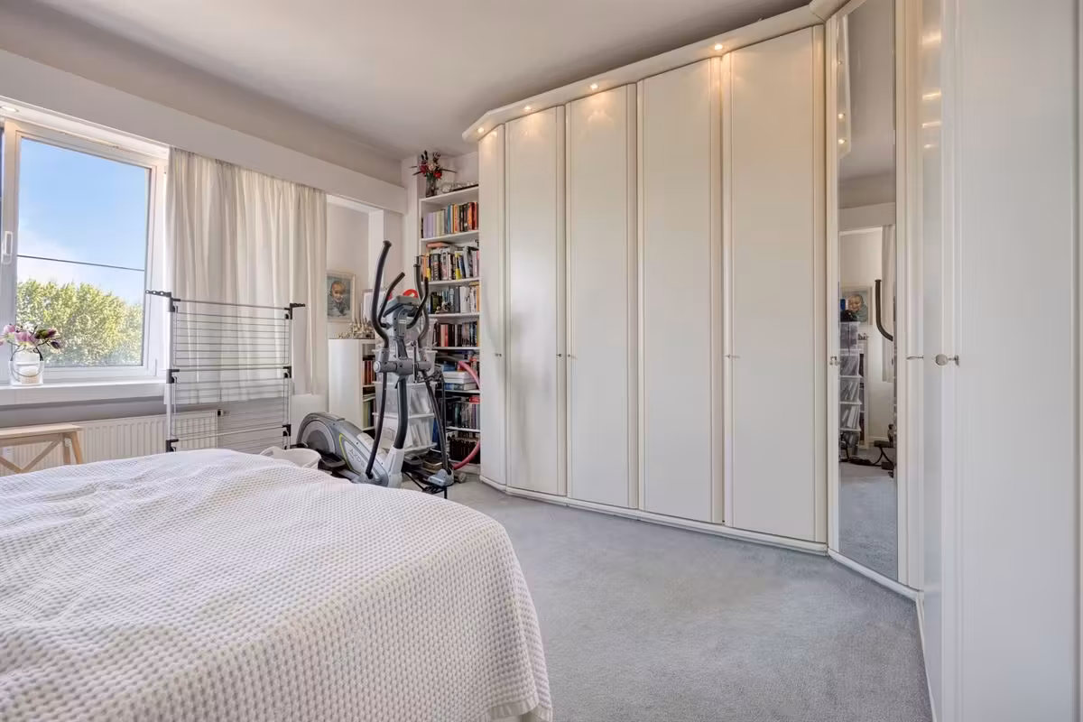 Bright apartment in a prime location on Jan Van Rijswijcklaan - 14