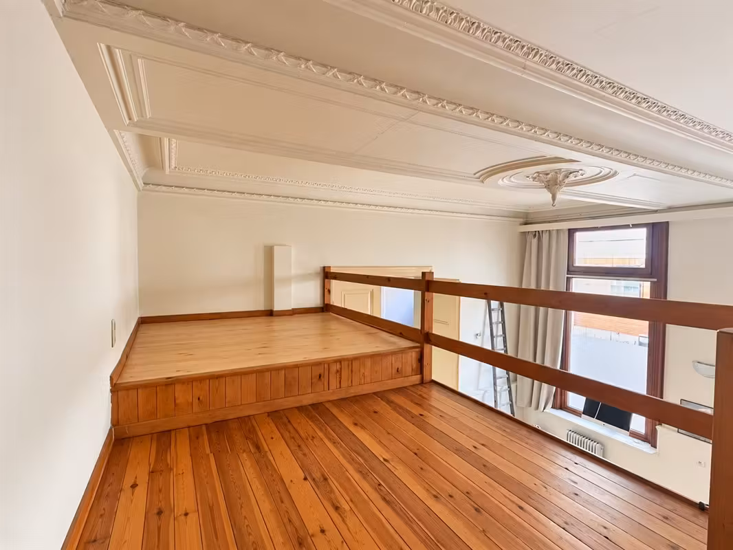 Appartement authentique au rez-de-chaussée avec mezzanine - 1