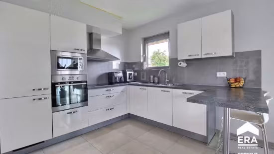 Three-bedroom apartment with terrace and parking - 3