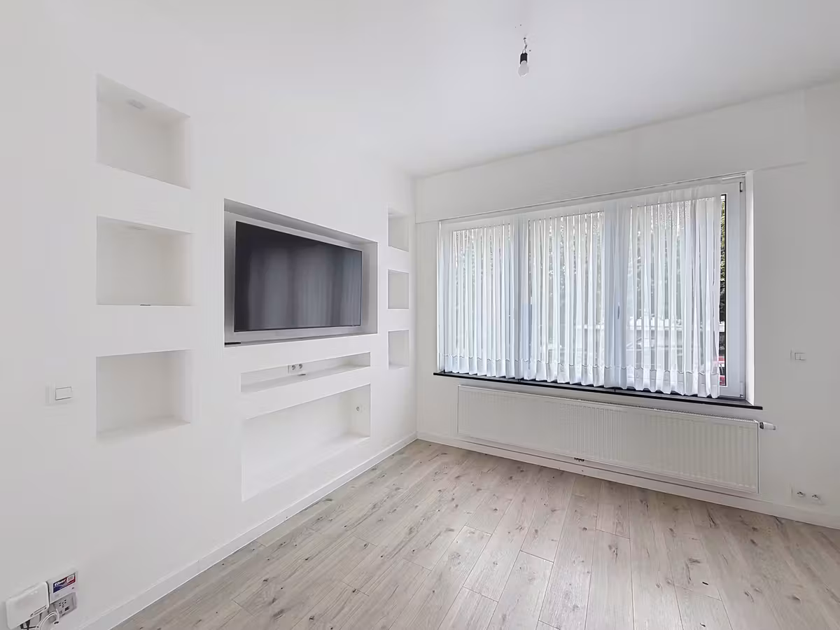 4-bedroom house with terrace and garden - 1