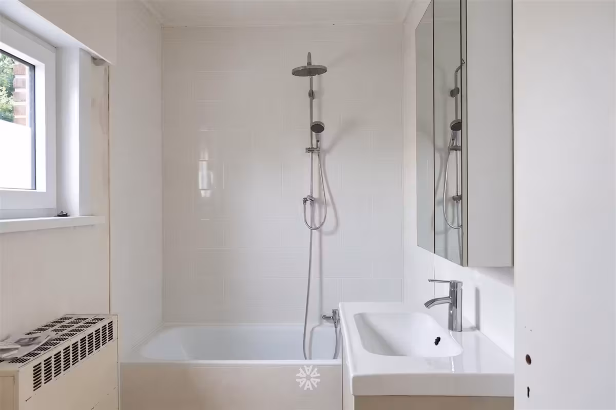Maison en rangée rénovée avec garage intégré - 6