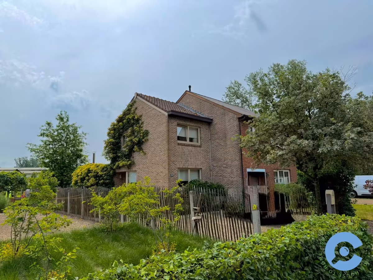 Spacious 2-bedroom apartment in a prime location - 11