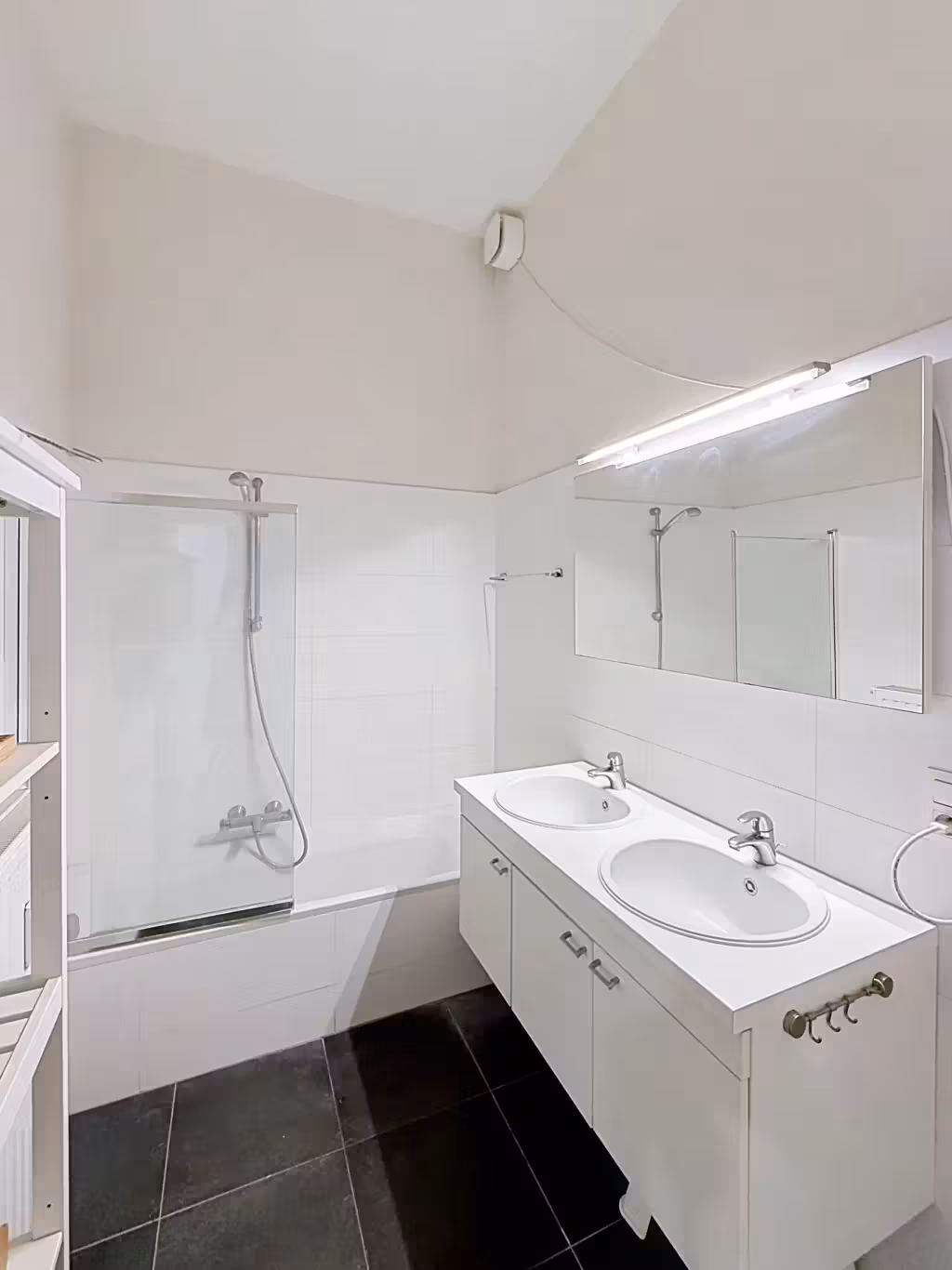 Appartement te huur in Sint-Jans-Molenbeek met terras en parking - 6