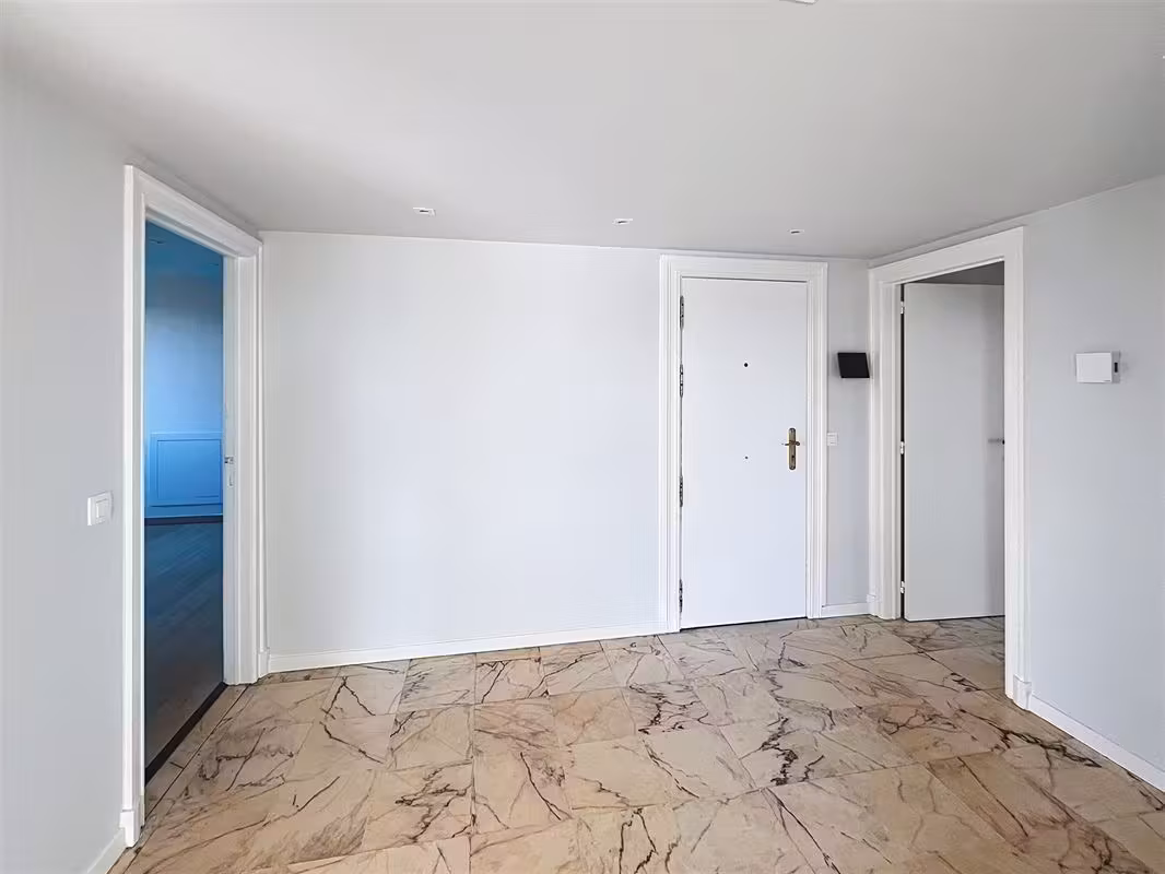 Prestigious 4-bedroom apartment in Fort Jaco - 11