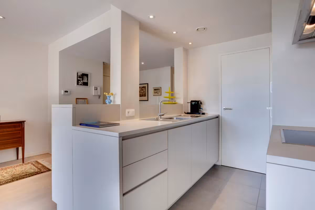 Move-in ready modern apartment with terrace and underground parking - 8
