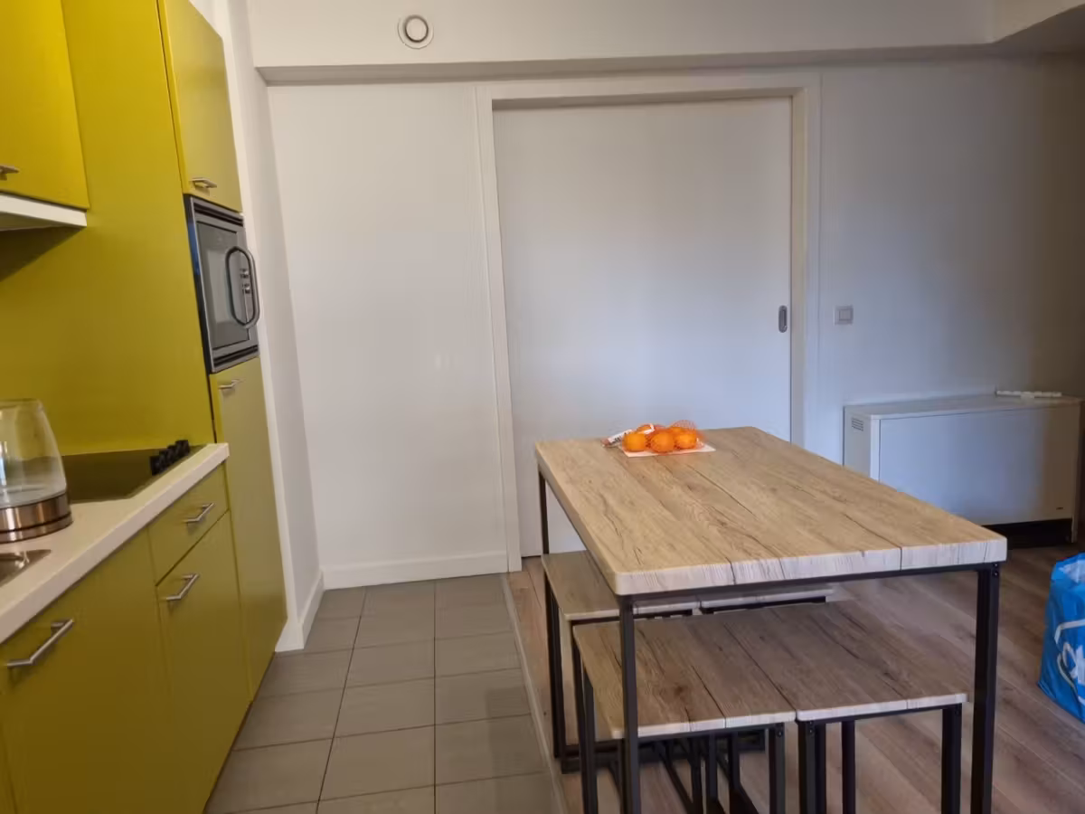 Studio élégant avec espace de vie ouvert et coin nuit séparé - 2