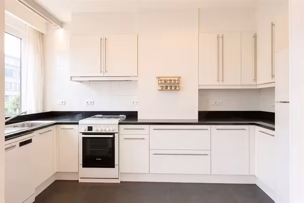 Hoekappartement met 3 slpk en staanplaats op toplocatie in Wilrijk - 4