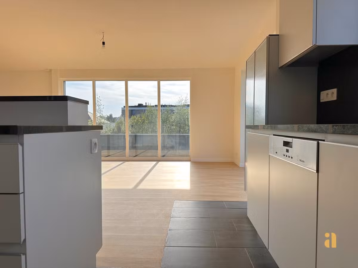 Appartement rénové avec terrasse ensoleillée - 7