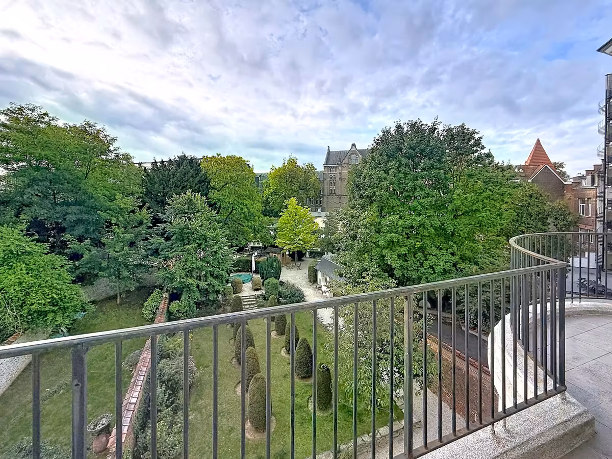 Luxury apartment with terrace and parking - 2