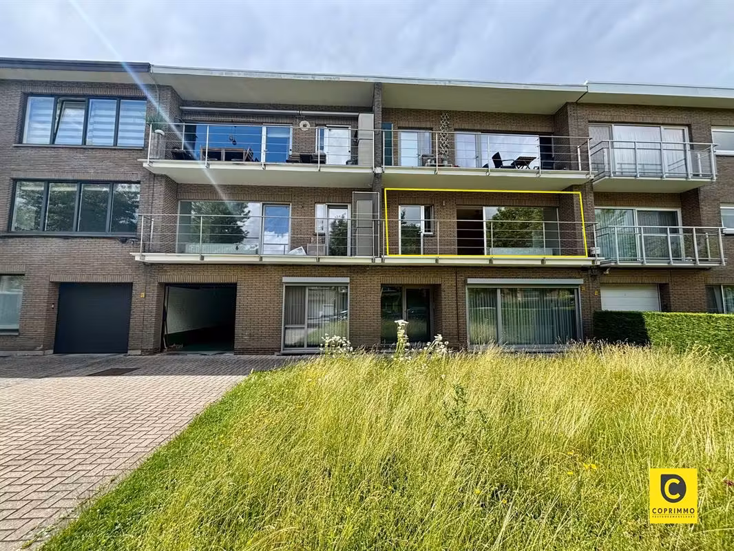 Charmant 2-slaapkamerappartement met terras en garagebox te Berchem - 4