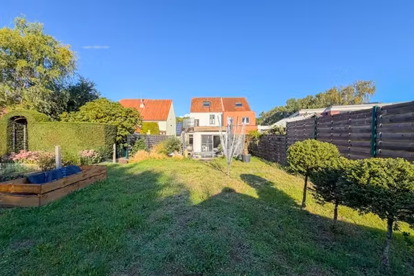 Maison semi-ouverte rénovée avec jardin - 17