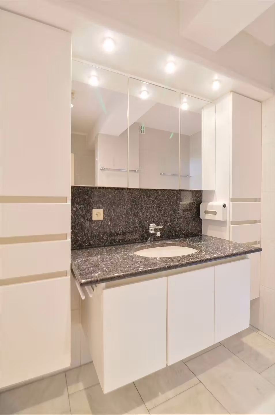Bright 165 sqm apartment with terrace - 6