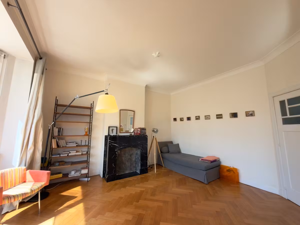 Furnished 1-bedroom apartment with terrace in Cee District - 4