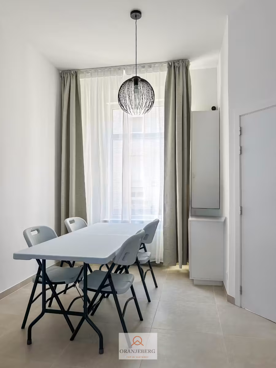 Gemeubelde en gerenoveerde rijwoning nabij centrum Ledeberg - 10