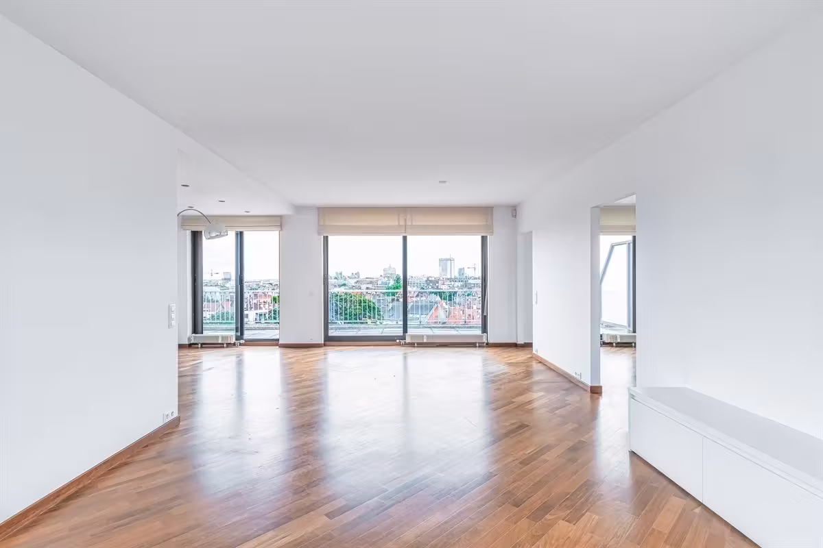Penthouse with double parking in Châtelain - 8