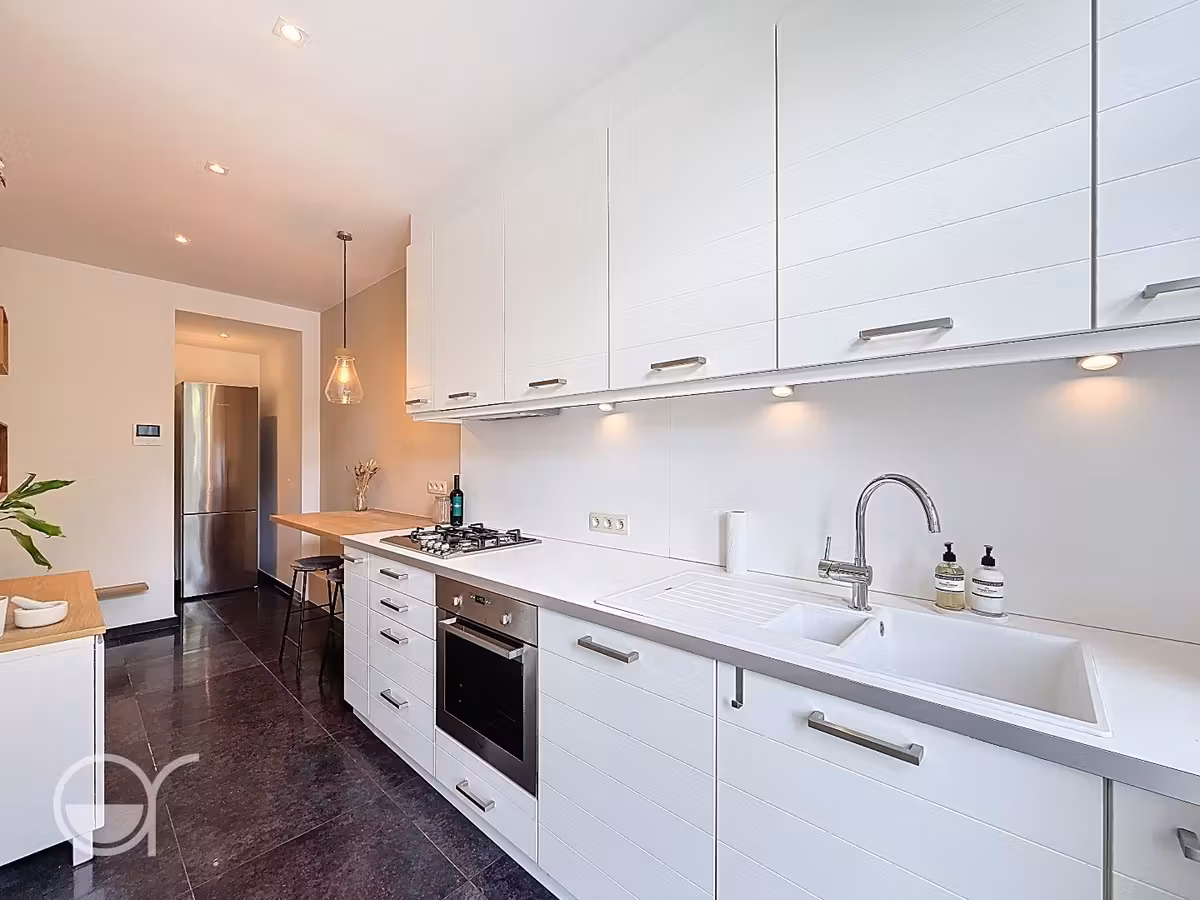 Ruim gelijkvloers 1-slaapkamerappartement met stadstuintje en garagebox - 6