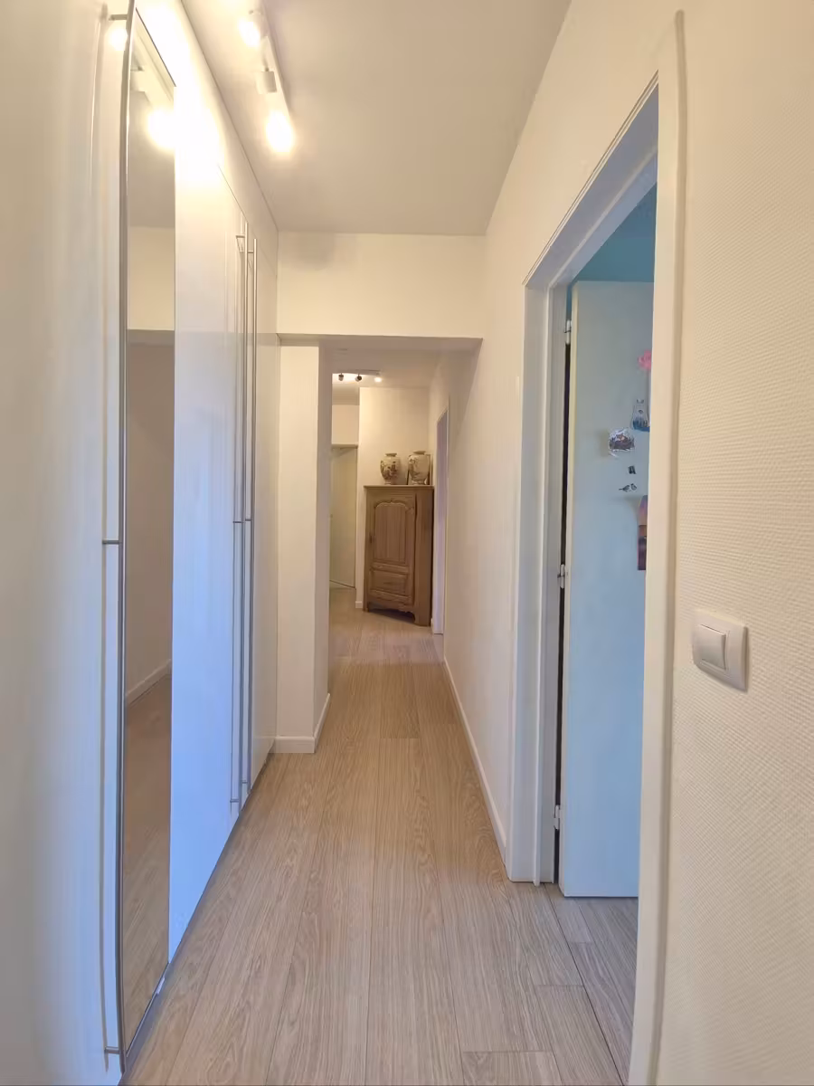 Exceptional penthouse with west-facing balcony in the EU district - 7