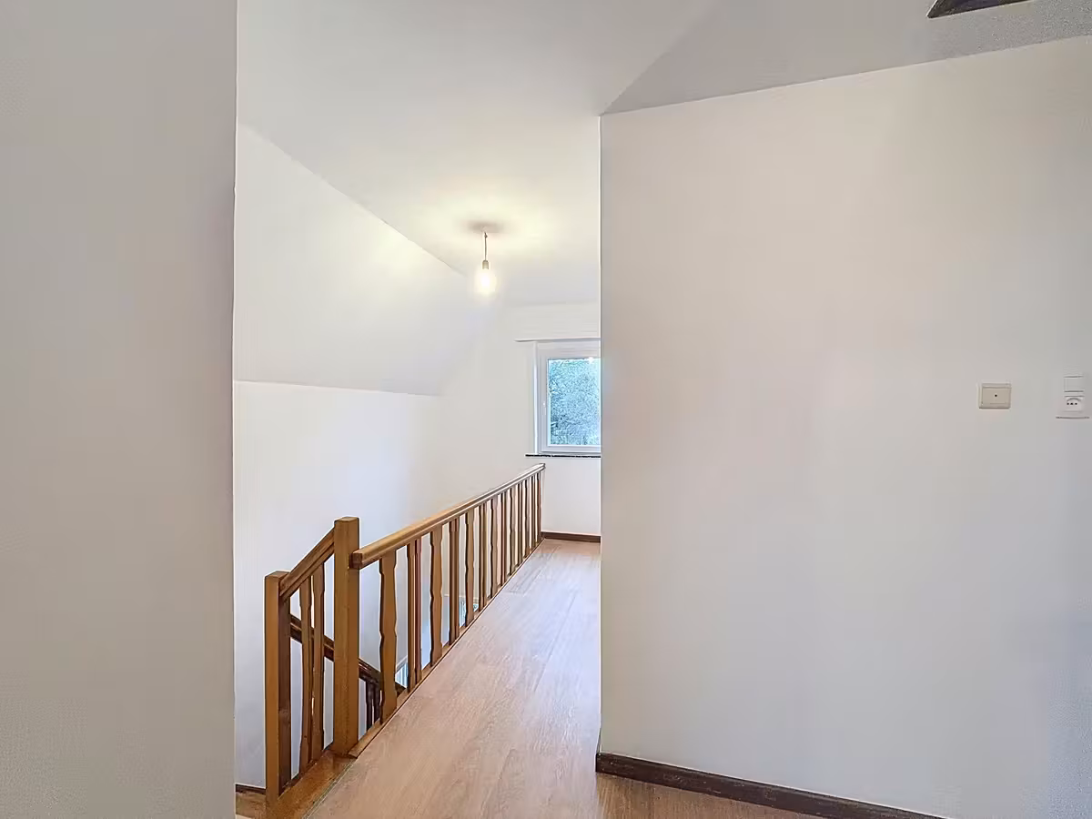 Lichtrijke woning met drie slaapkamers, tuin en garage - 15