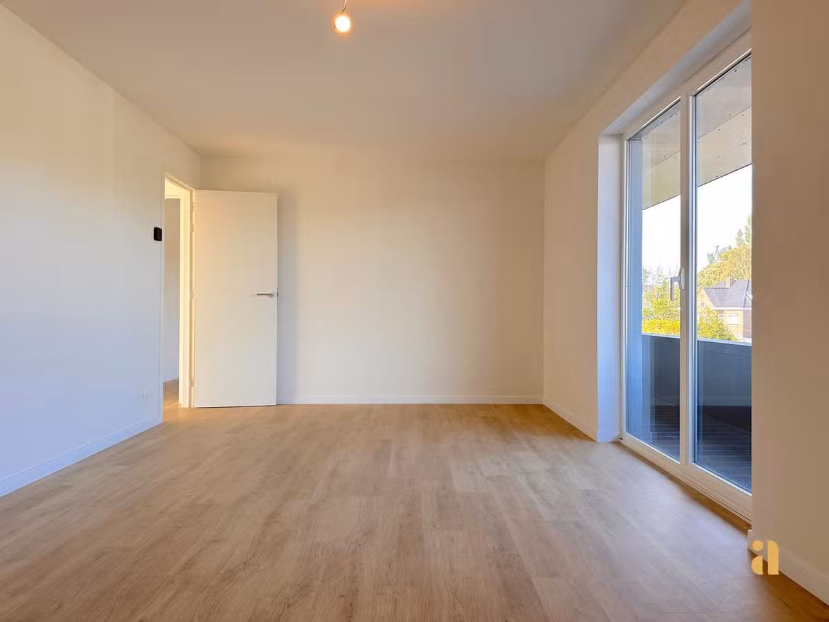Appartement rénové avec terrasse ensoleillée - 13