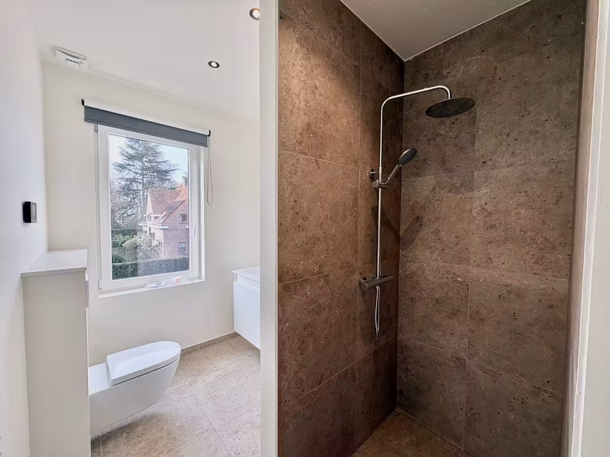 Prachtig gerenoveerde woning met 3 slaapkamers in Mariakerke - 16