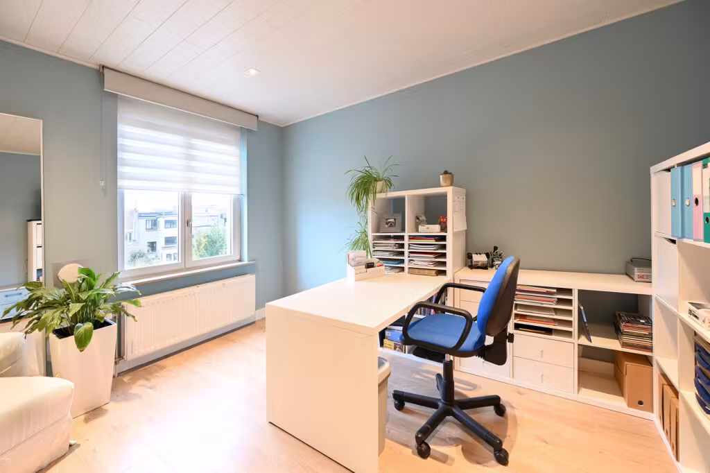 Mooie en gerenoveerde woning in populaire straat te Borgerhout - 13