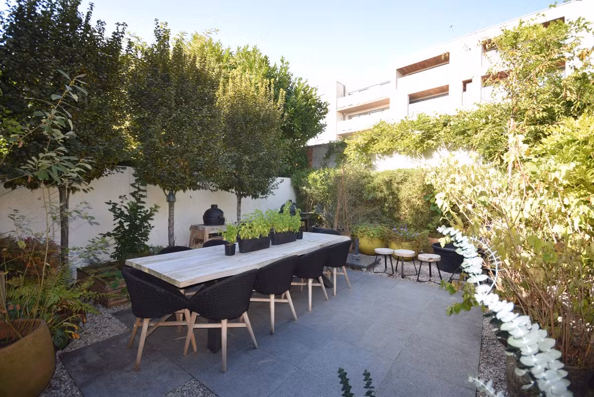 Maison en rangée rénovée avec jardin urbain - 9