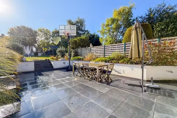 Maison semi-ouverte rénovée avec jardin - 16