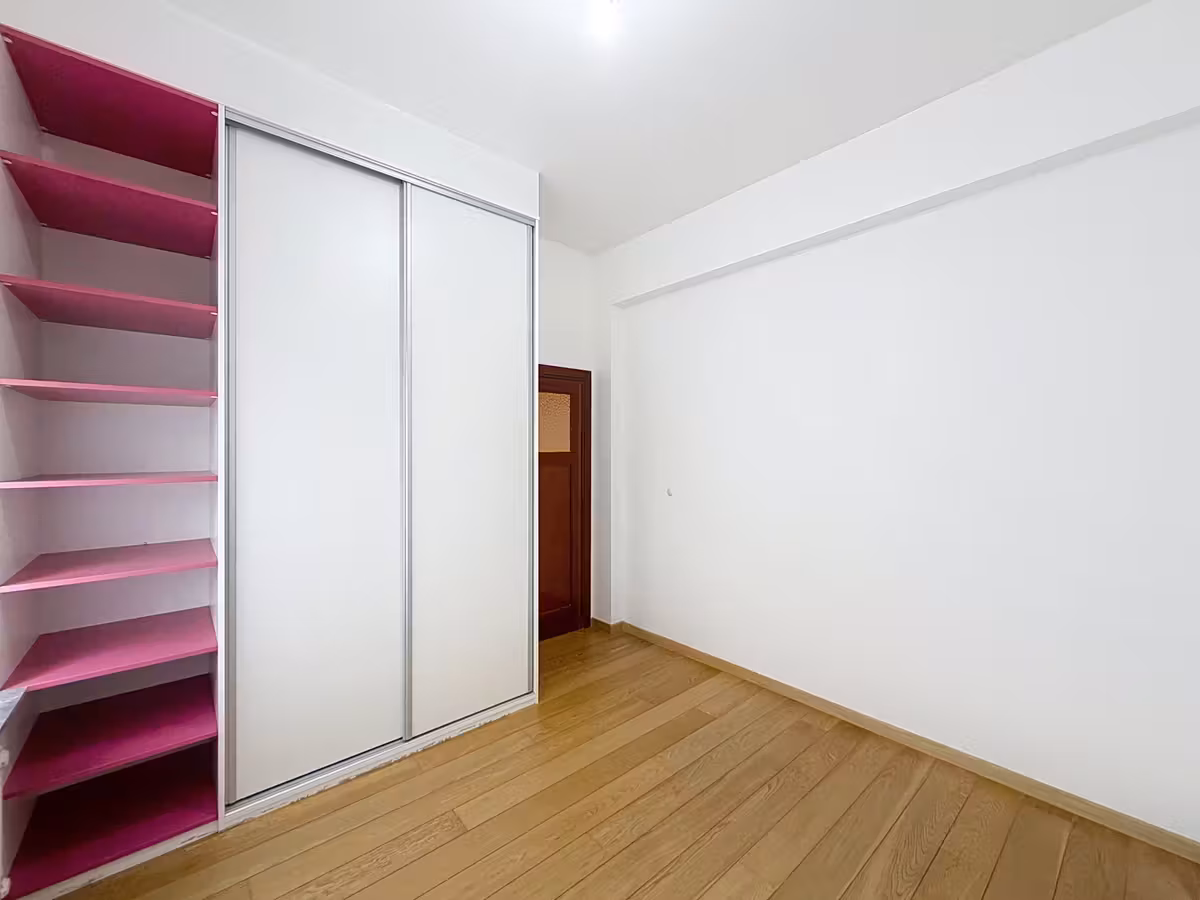 4-bedroom house with terrace and garden - 13