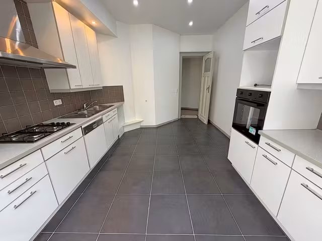 Superbe appartement rénové face au Parc Elisabeth - 9