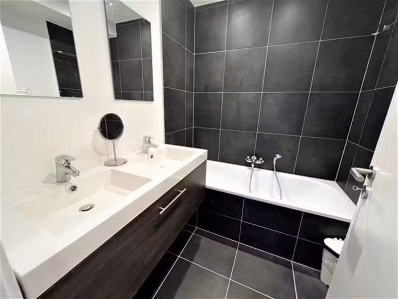 Flower District! Superb Furnished 2 Bedroom Apartment with Terrace - 10