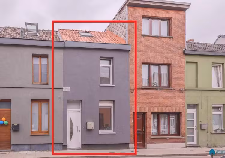 Renovated family house with courtyard - 2