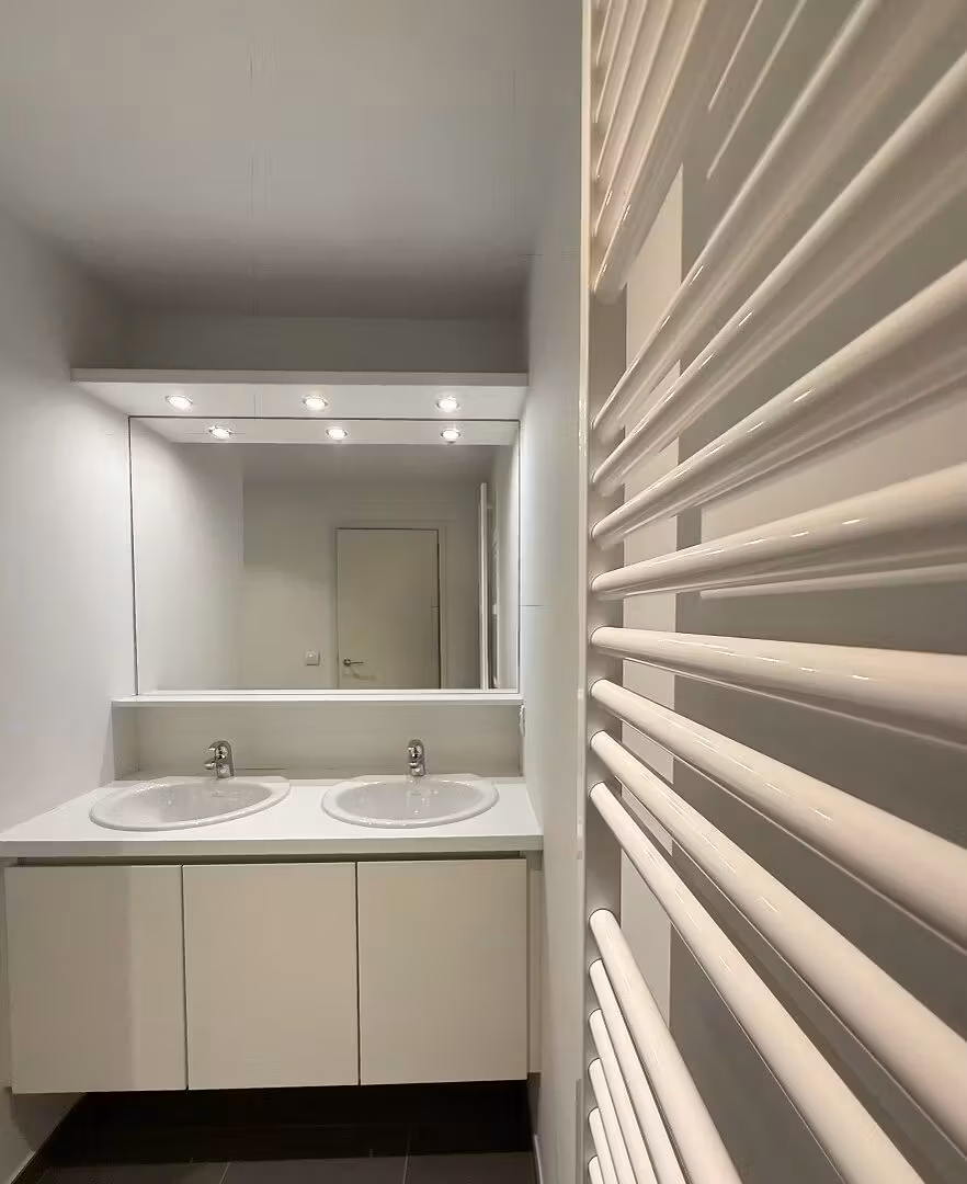 Lichtrijk appartement met ruim terras en groen uitzicht in Zwijnaarde - 11