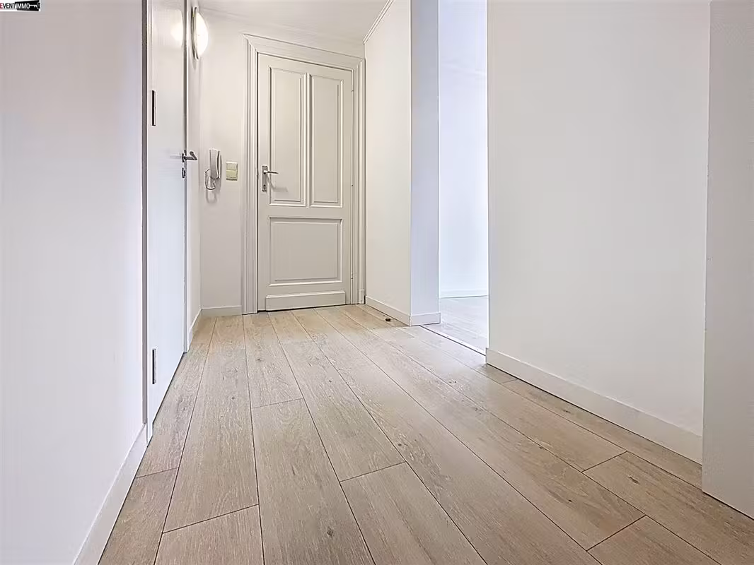 Pleasant, bright and fully renovated 1-bedroom apartment located on Avenue Jupiter - 3