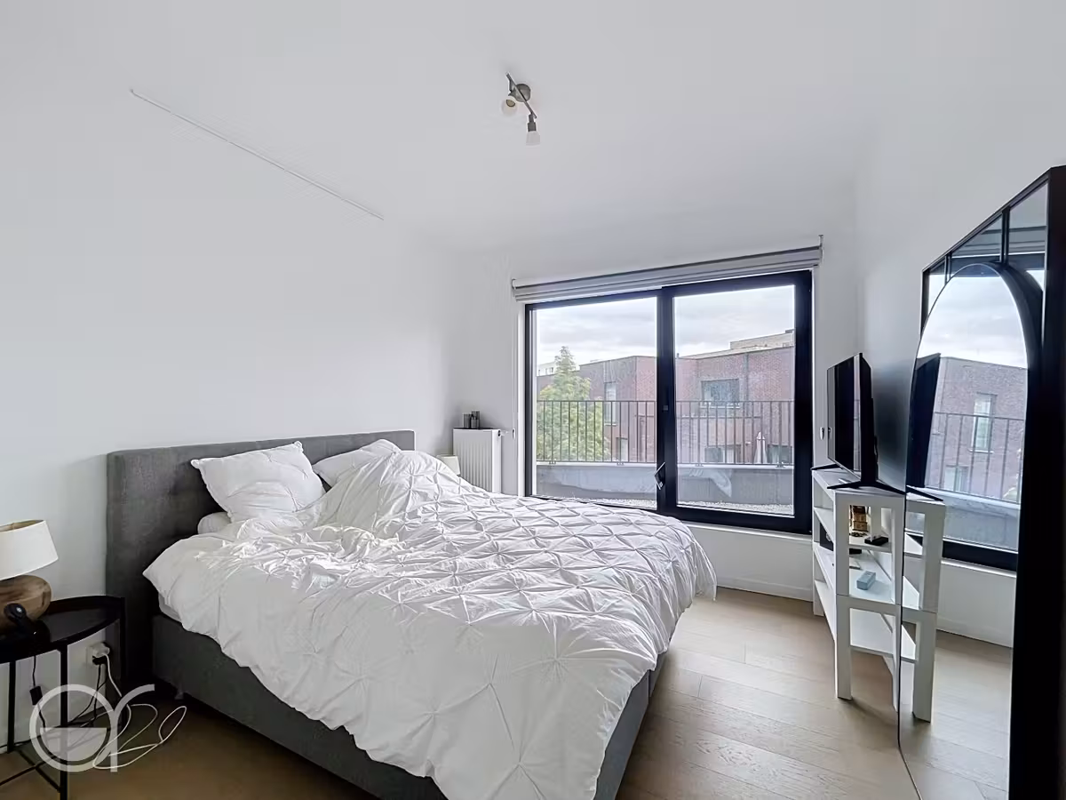 Furnished two-bedroom apartment with water view - 6