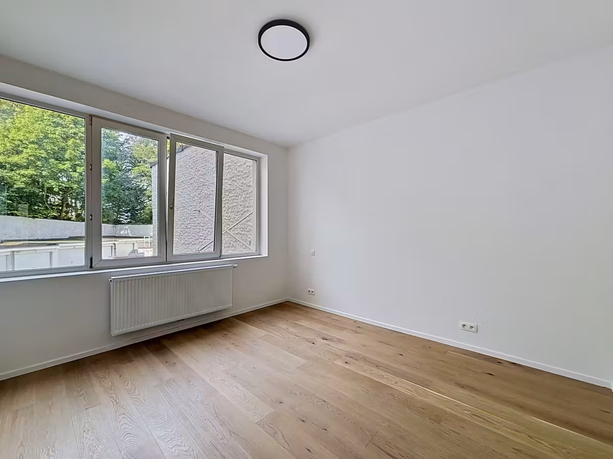 Sint-Gillis: Gerenoveerd appartement met 1 slaapkamer+bureau - 12