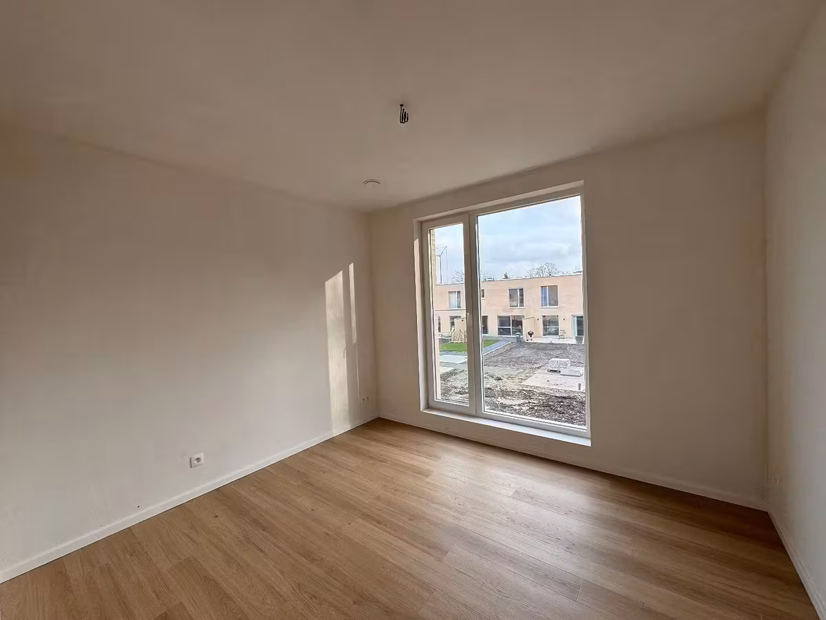 Moderne en energiezuinige halfopen woning met tuin op topligging in Mariakerke - 12