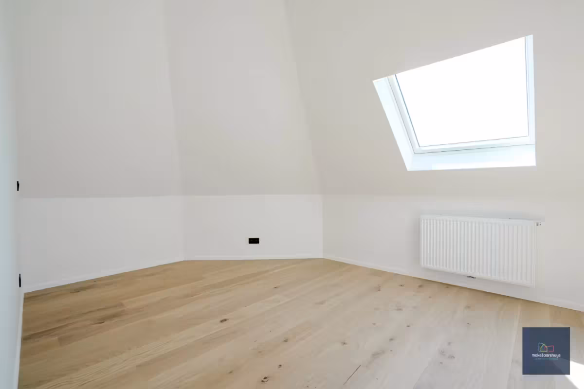 Stijlvol gerenoveerd 3 slaapkamerappartement met terras - 13