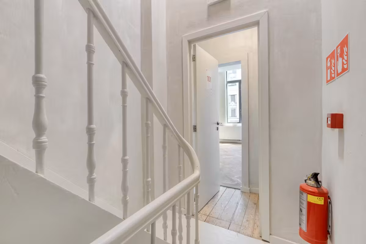 Renovated apartment with 2 bedrooms and spacious terrace - 17