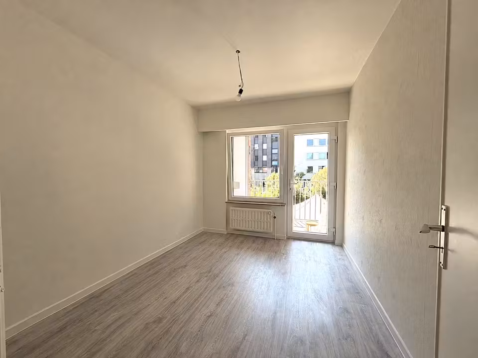 Gerenoveerd appartement met 2 slaapkamers en terras in Berchem - 5