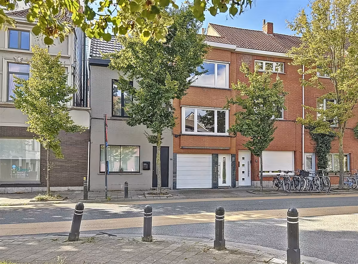 Ruime bel-etage woning met garage te Sint-Amandsberg - 2